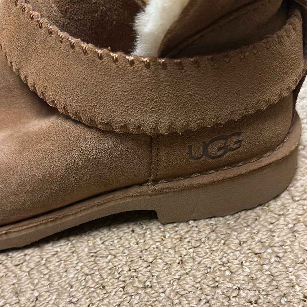 UGG Women’s Boots - Picture 2 of 3